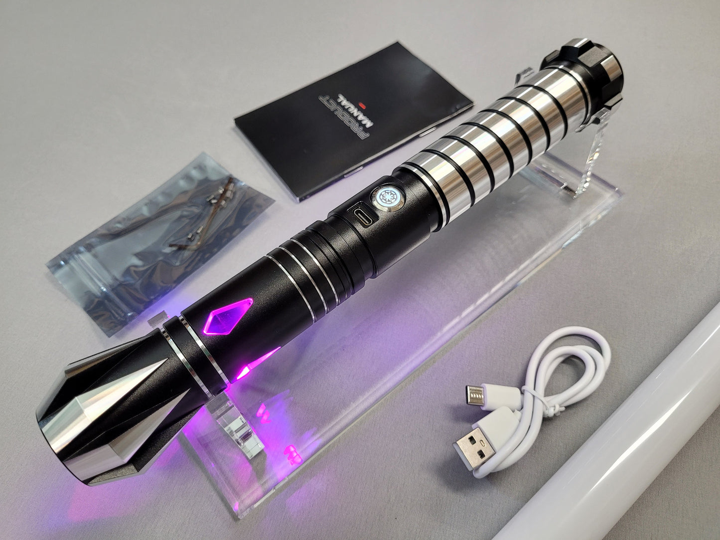 Lightsaber with Sound – "The Quinn" All Colors, Extremely Durable, Attractive Aluminum Hilt, Bluetooth Able, RGB, Star Wars Bossaber