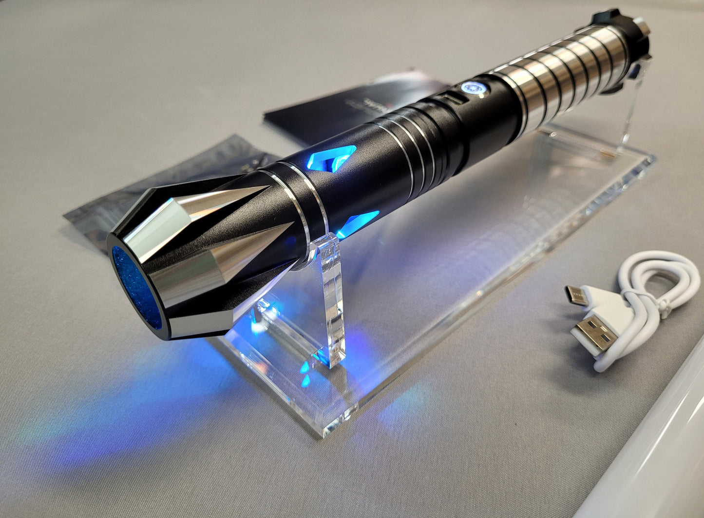 Lightsaber with Sound – "The Quinn" All Colors, Extremely Durable, Attractive Aluminum Hilt, Bluetooth Able, RGB, Star Wars Bossaber