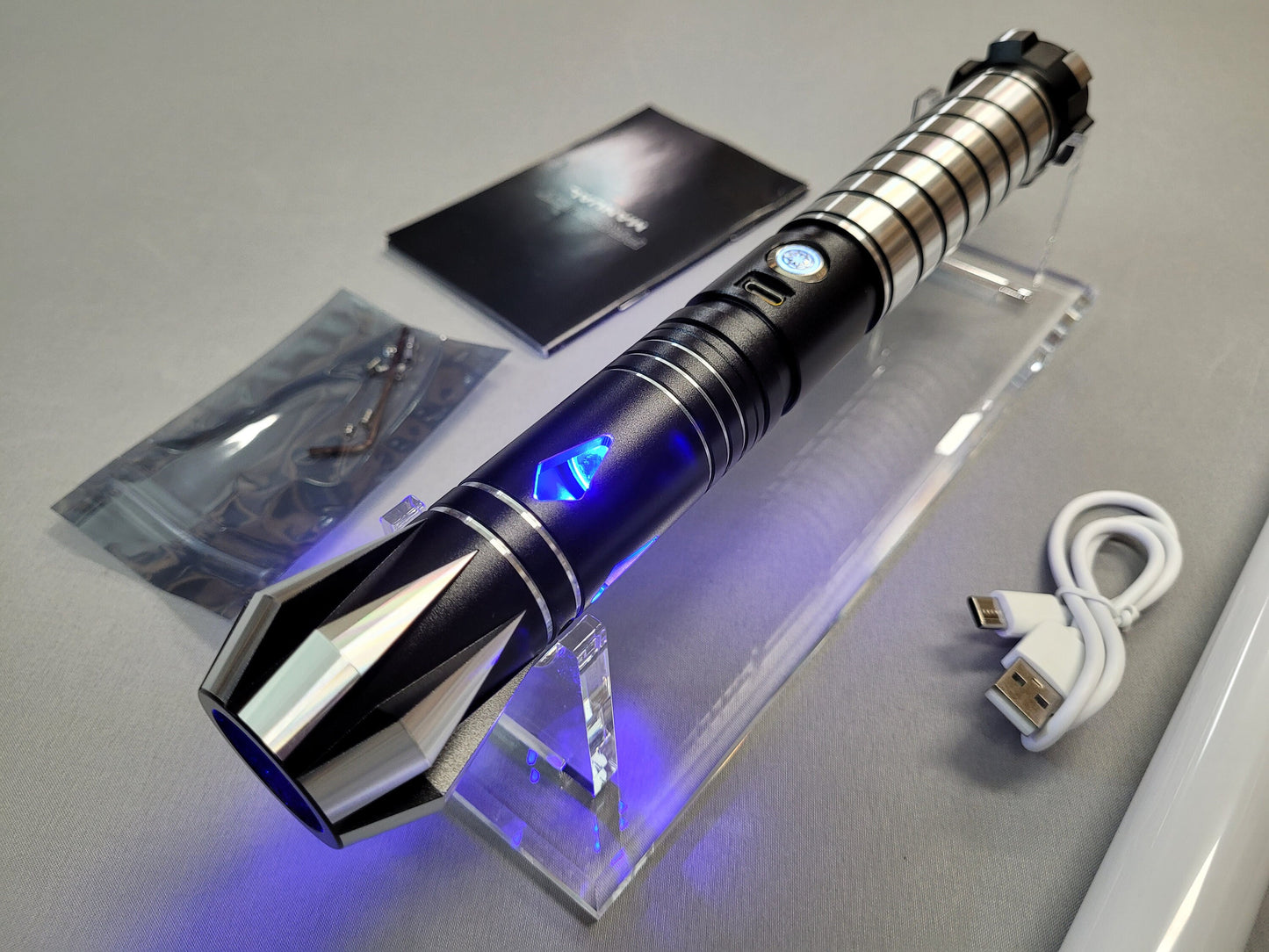 Lightsaber with Sound – "The Quinn" All Colors, Extremely Durable, Attractive Aluminum Hilt, Bluetooth Able, RGB, Star Wars Bossaber